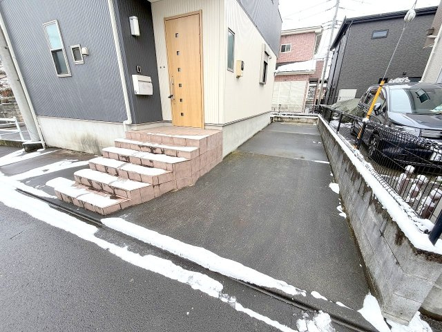 あきる野市野辺　リフォーム住宅の駐車場|リフォーム前写真※室内のご見学可能です。