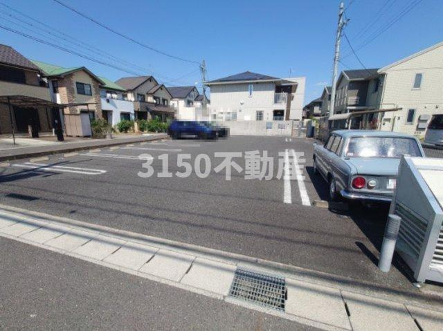 カルペスターレの駐車場