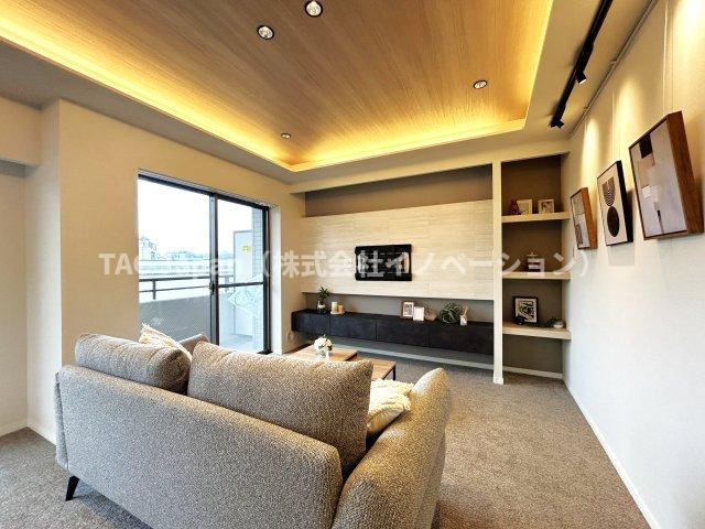 オーベル高田馬場の居間・リビング|17.9帖のリビングは家族が1番くつろげる癒しの空間、家族が集い憩うリビングスペースはナチュラルカラーの明るい心地良い空間に仕上がりました。