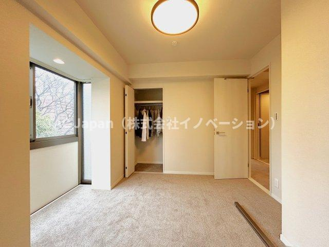 オーベル高田馬場の洋室|～Closet～
各部屋に収納が付いており冬物や夏物、スーツケースなども全部まとめて収納もできますのでお部屋を広く開放的にお使いいただけます。