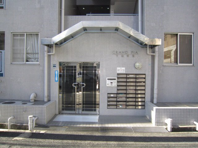 グランピア下山手のエントランス