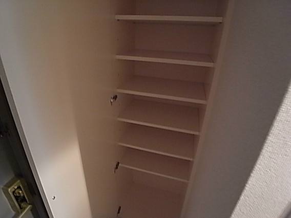 エスリード三宮の玄関