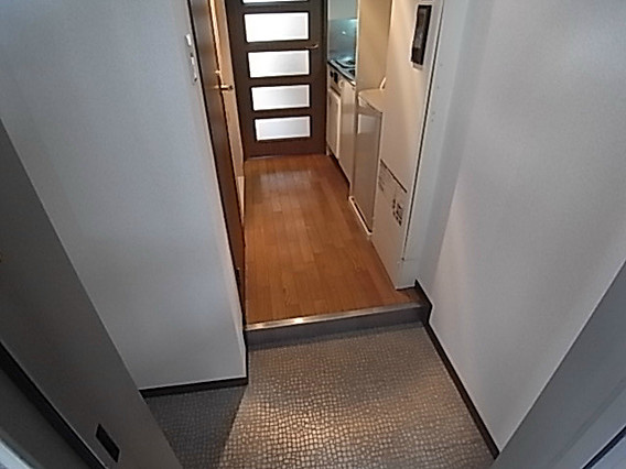 エスリード三宮の玄関