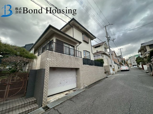 住友林業施工の中古戸建　潤和　築36の前面道路含む現地写真