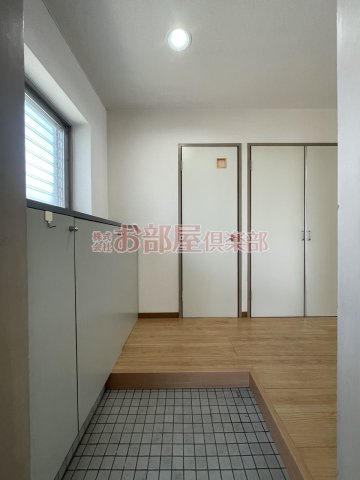 ハイツ櫛原プラスワンの玄関|シンプルで使いやすい玄関です