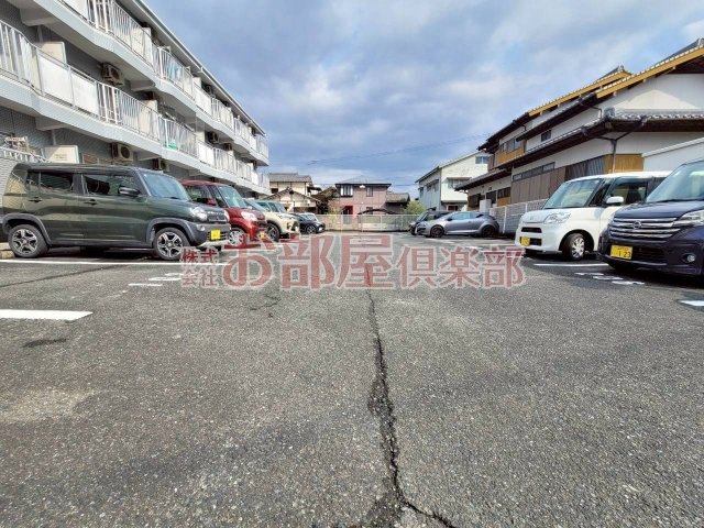ハイツ櫛原プラスワンの駐車場