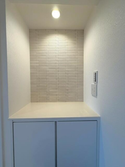 【その他】 | ルネッサンス２１リバーサイド城南 | リビングにあるユーティリティスペース。収納は扉付きなので安心です