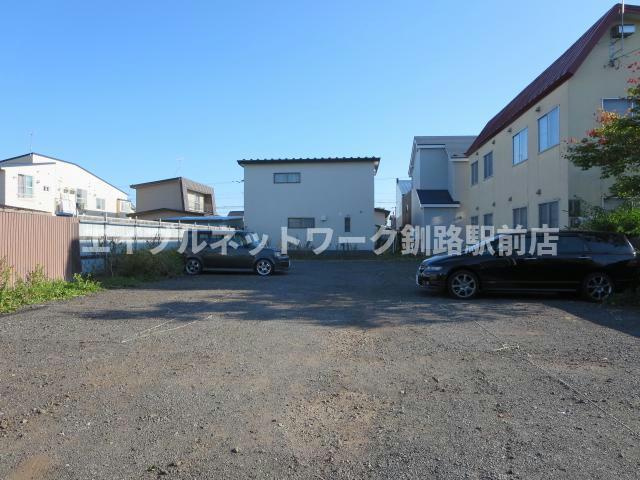 クレステージ若竹の駐車場