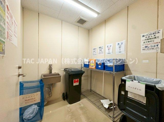 ステーションガーデンタワーのその他共用部分|各階に設けられたゴミステーション。