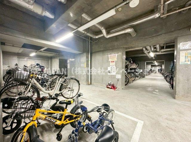 ステーションガーデンタワーの駐輪場|月額100円～300円でお使いいただける地下2階の専用駐輪場。