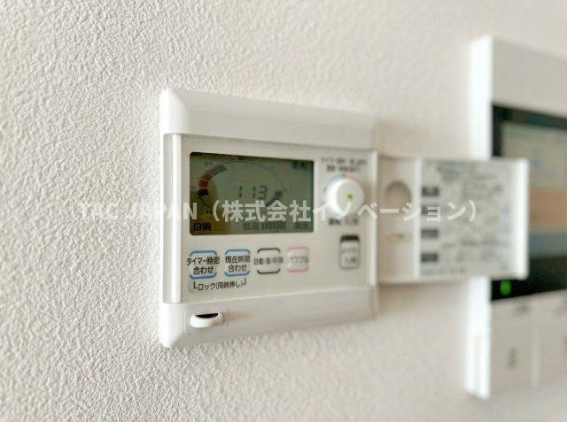 ステーションガーデンタワーの冷暖房・空調設備|【リビング床暖房】
リビングには埃が舞わず輻射熱で身体を芯から暖めてくれる経済的な床暖房を完備。