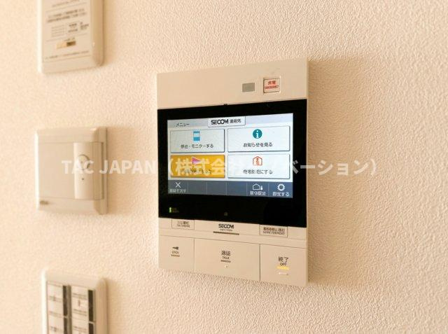 ステーションガーデンタワーの防犯設備|【モニターオートロック】
エントランスの来訪者をリビングから確認・開錠できる防犯の要。