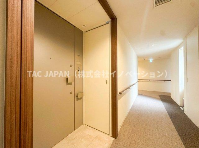 ステーションガーデンタワーの玄関