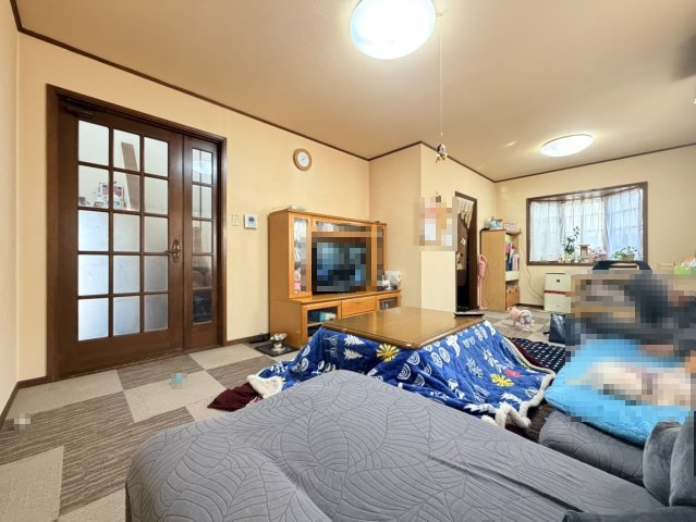 揖斐郡池田町市橋（広神戸駅）2階建　4LDKの居間・リビング|入居中の写真のため荷物があります