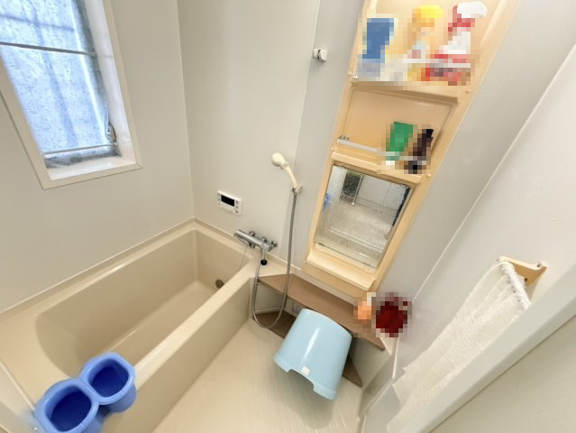 揖斐郡池田町市橋（広神戸駅）2階建　4LDKの浴室|入居中の写真のため荷物があります