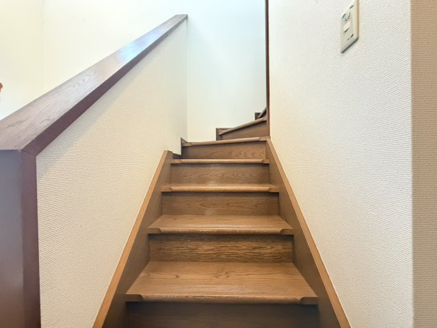 揖斐郡池田町市橋（広神戸駅）2階建　4LDKのその他|階段