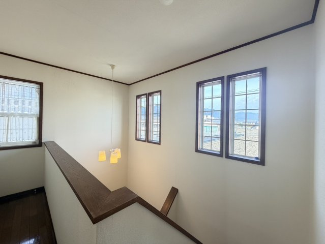 揖斐郡池田町市橋（広神戸駅）2階建　4LDKのその他|階段上窓