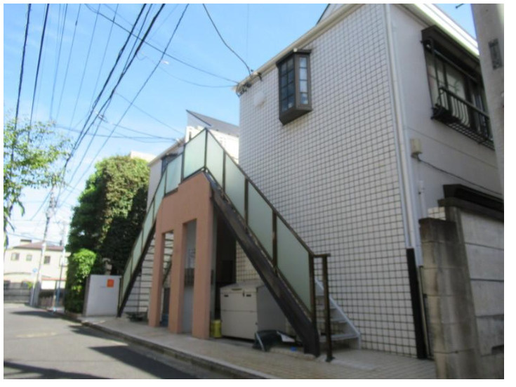 プラザドゥウィルシャーＡ棟のエントランス