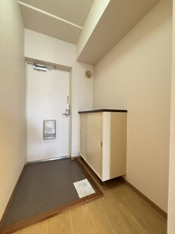 シャトレ山手台の玄関