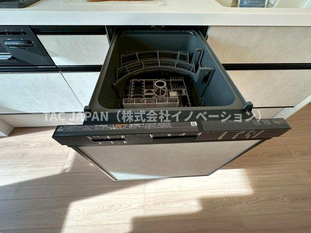 セレナハイムパークステージ桶川のキッチン|【ビルトイン食器洗浄乾燥機】
 食事の時間がバラバラでも最後の人がスイッチを入れれば洗い物が完了。家事の時短に大活躍。