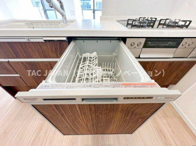 ライオンズマンション東日暮里第2のキッチン|【浄水シャワー栓】
水質をワンタッチで切換えられて場所を取らない浄水シャワー栓。