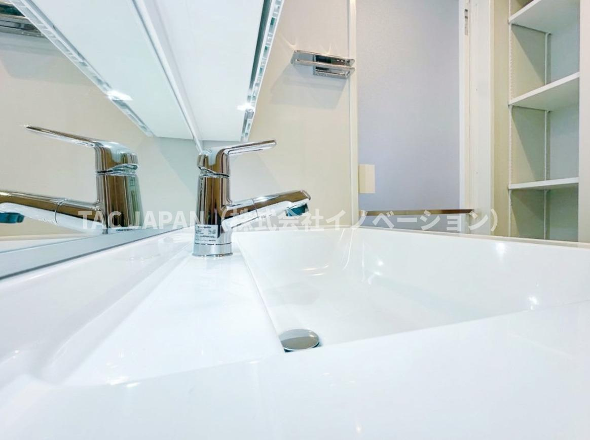 ライオンズマンション東日暮里第2の発電・温水設備|【オートバス】
キッチンからワンタッチでお湯張や追焚ができる便利なオートバス。