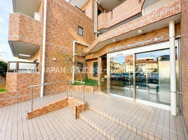 ライオンズマンション東日暮里第2のエントランス|【いつでもご見学可能です】
お問合せ当日やお仕事帰りなどご都合の良いタイミングでのご見学可能です。
お気軽にご予約ください。