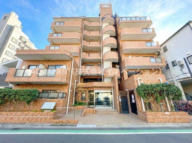 ライオンズマンション東日暮里第2の外観|日比谷線「三ノ輪駅」から徒歩9分！利便性に優れ歴史が色づく東日暮里の街並みのなかで「ライオンズマンション東日暮里第二」は築後37年の時を経ても色褪せることなく存在感をアピールしています。