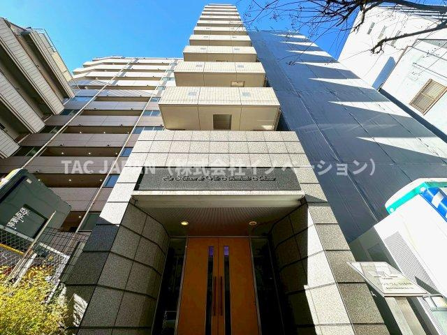 メゾン・ド・ヴィレ日本橋中洲の外観|【Exterior】
落ち着いたブラウン基調の重厚感ある外観は築後約24年の時を経ても色褪せることなくその存在感をアピールしています。