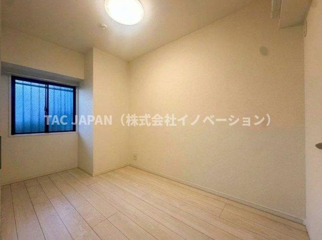 ダイアパレス西新井大師の洋室|お仕事部屋やお子様のお部屋など使い勝手にこまらない約４．０帖の洋室。全てのお部屋に窓とクローゼットを備えていますので広さを問わず快適にお過ごしいただけます。