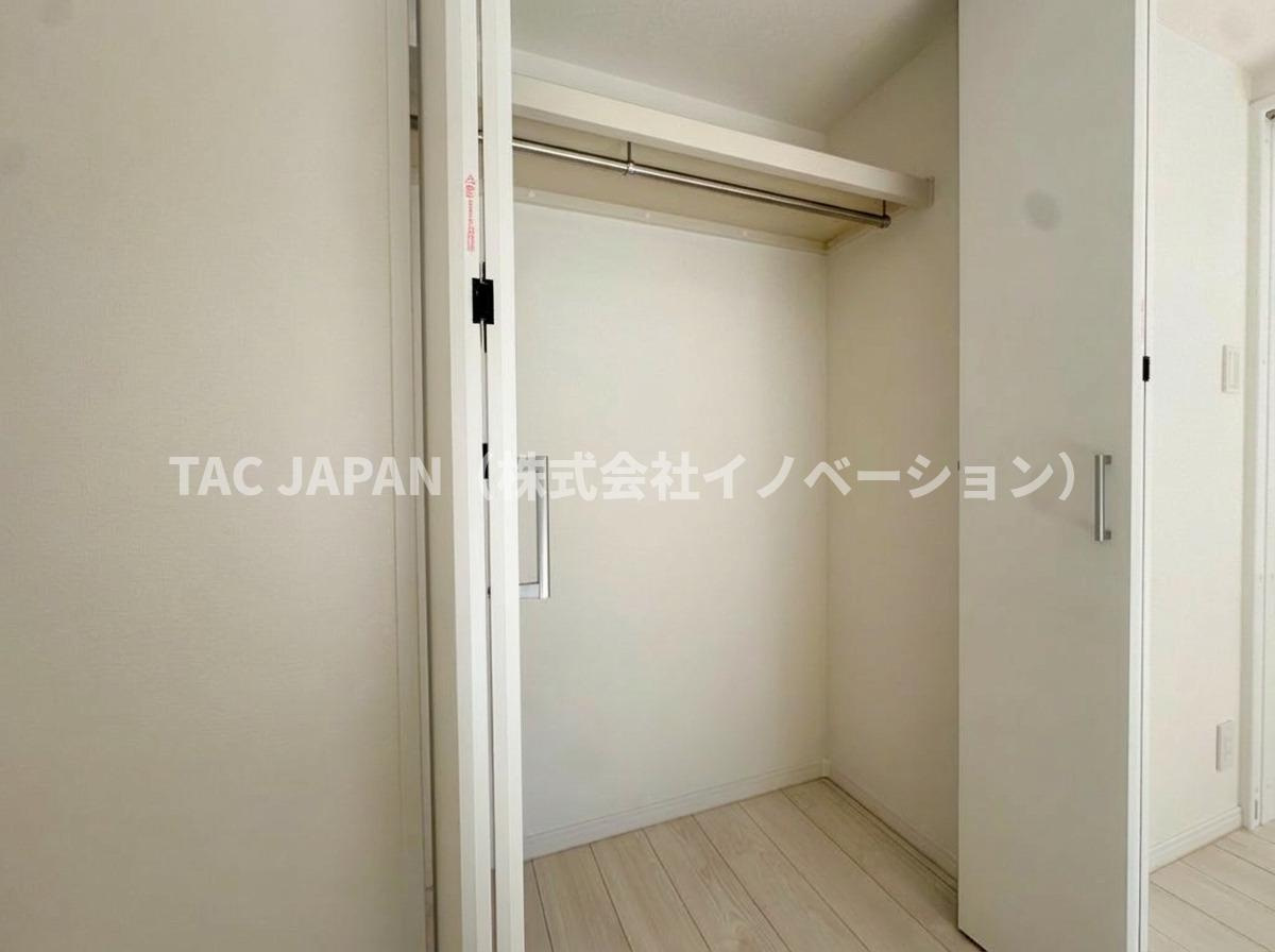 ダイアパレス西新井大師の収納|お仕事部屋やお子様のお部屋など使い勝手にこまらない約４．０帖の洋室。全てのお部屋に窓とクローゼットを備えていますので広さを問わず快適にお過ごしいただけます。