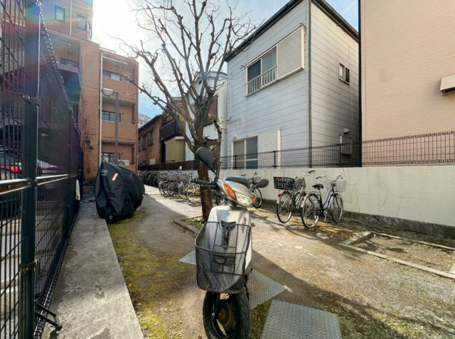 ダイアパレス西新井大師の駐輪場|駐輪場は平置きタイプも