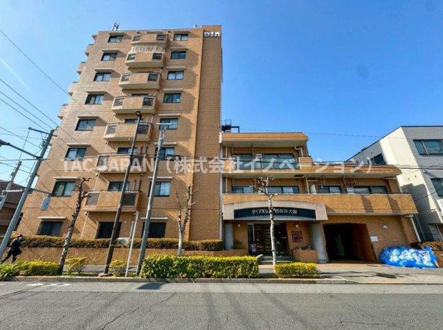 ダイアパレス西新井大師の外観|師前駅から徒歩11分・西新井大師西駅から徒歩15分、利便性に優れ歴史が色づく西新井の街並みのなかで「ダイアパレス西新井大師」は築後31年の時を経ても色褪せることなく存在感をアピールしています。