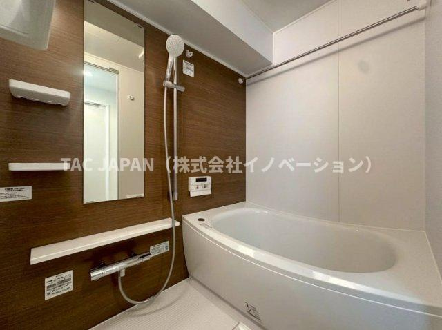 ダイアパレス西新井大師の浴室|ワンタッチでお湯張りや追炊ができるオートバスと足を伸ばせる浴槽で24時間いつでも快適にリフレッシュできる新品浴室。雨のお洗濯や日頃のメンテナンスなどに役立つ浴室換気乾燥機付き。