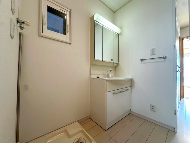 東上野4丁目の邸宅の洗面所