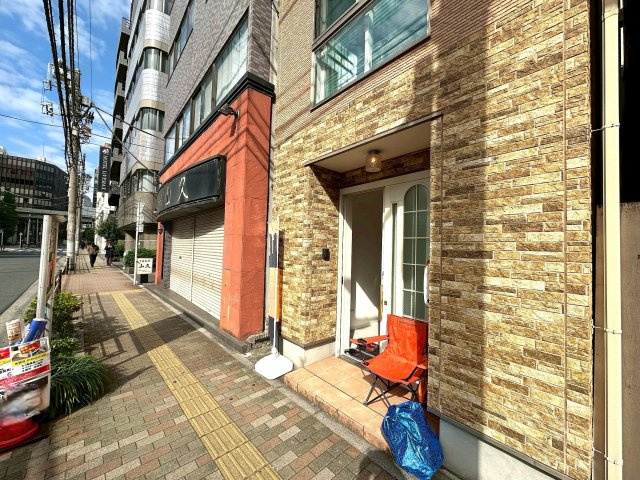 東上野4丁目の邸宅の前面道路含む現地写真