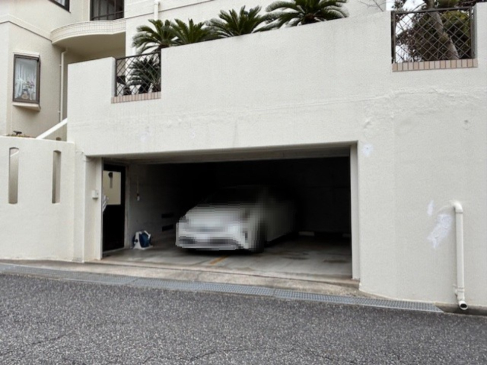 朝谷町一戸建の駐車場