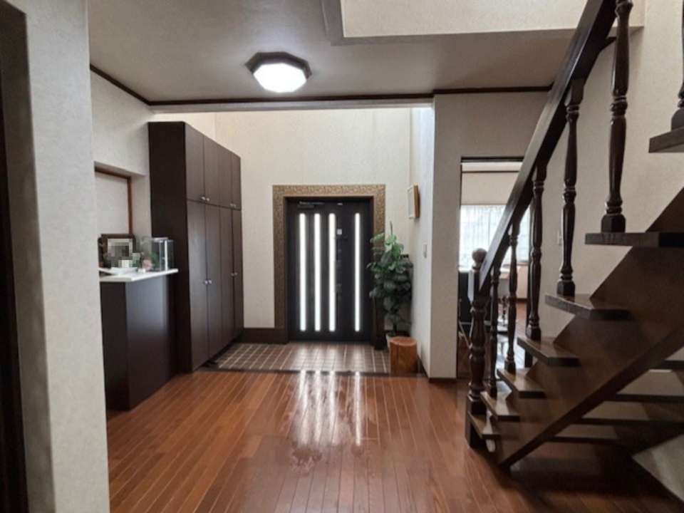 朝谷町一戸建の玄関