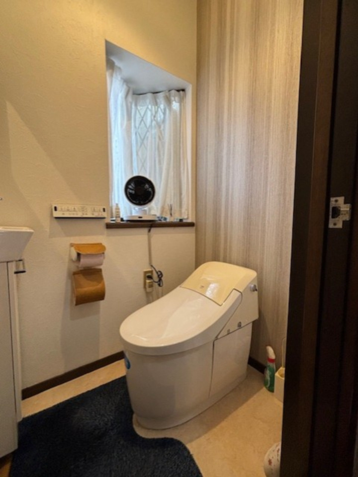 朝谷町一戸建のトイレ