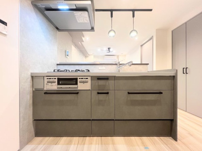 【内観：施工例】 | サンハイツ藤が丘 | 【モデルルーム】◆一家だんらんのスペースとなるＬＤＫ。窓から明るい光が差し込み、思わず家族の会話も弾む快適な空間。