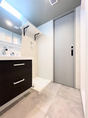 【内観：施工例】 | サンハイツ藤が丘 | 【モデルルーム】◆ご家族の会話がはずむ、開放的なＬＤＫです。休日はお陽さまの光をたっぷりととりこめるぽかぽかリビングで過ごしませんか？