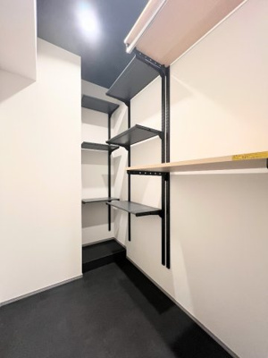 【内観：施工例】 | サンハイツ藤が丘 | 【モデルルーム】◆柔らかい陽光が差し込む明るいお部屋を演出する設計。彩光の取れる窓が気持ちの良いお部屋を創り上げます。