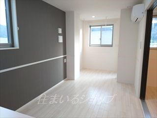 広島市安佐北区亀山２丁目の賃貸マンションの居間・リビング|明るい東南角部屋