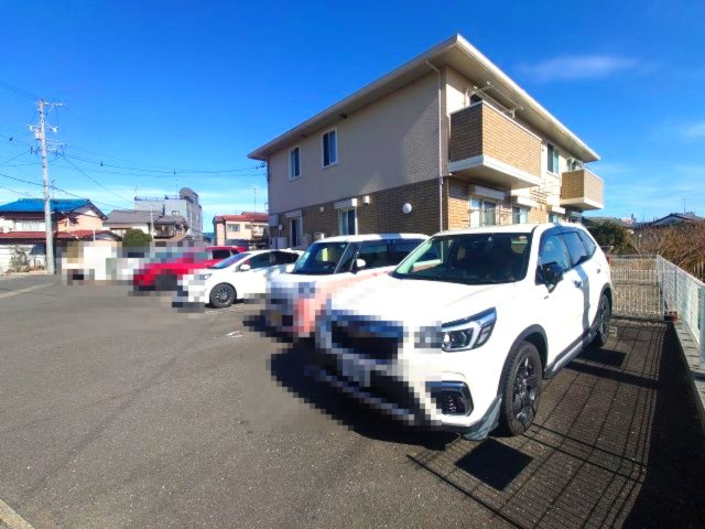 ミロワール鏡島の駐車場