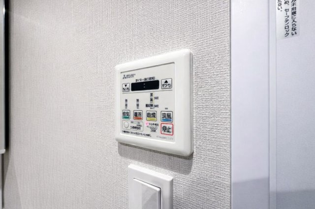 北千住ビューハイツの冷暖房・空調設備|雨の日や花粉の季節も、浴室が頼れる乾燥スペースに早変わり。さらに暖房機能付きで、冬場のヒートショック対策にも配慮。清潔さと快適さを両立する、うれしい設備です。