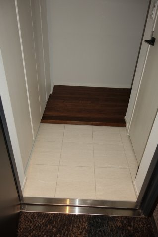 ラティエラ秋葉原の玄関