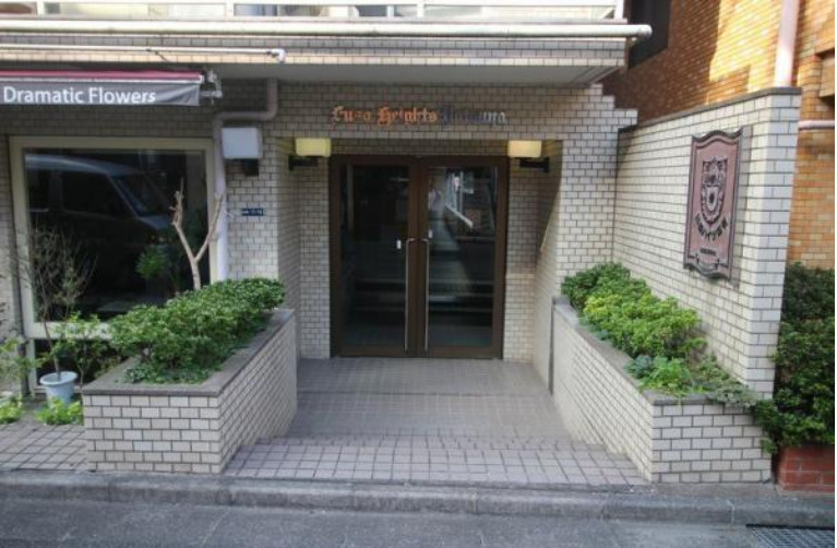 扶桑ハイツ四谷のエントランス