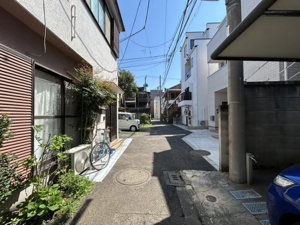 【前面道路含む現地写真】