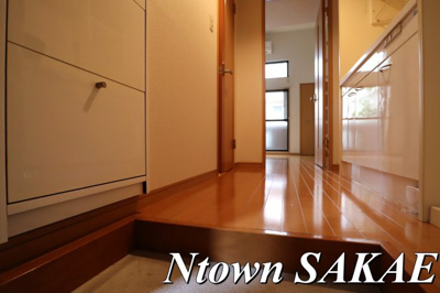 【玄関】 | アソシア浅間 | 収納もある玄関です