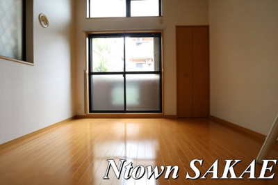 【居間・リビング】 | アソシア浅間 | こちらのリビングで趣味の時間をお楽しみください